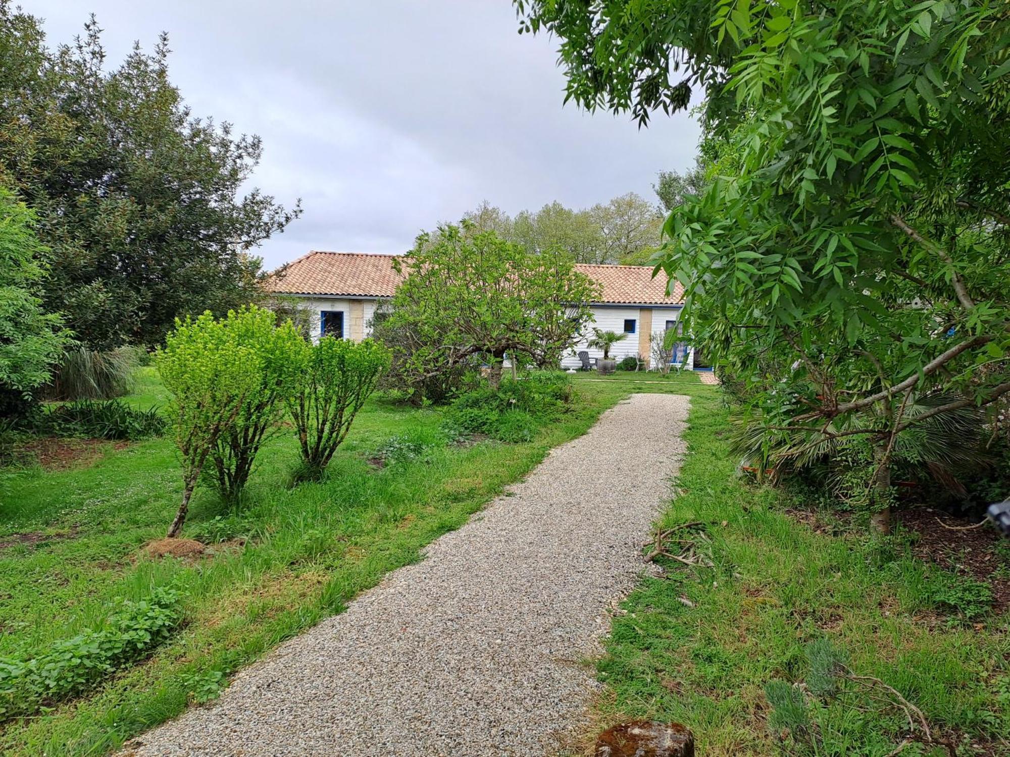 La Cadournaise Bed and Breakfast Saint-Seurin-de-Cadourne Exteriör bild