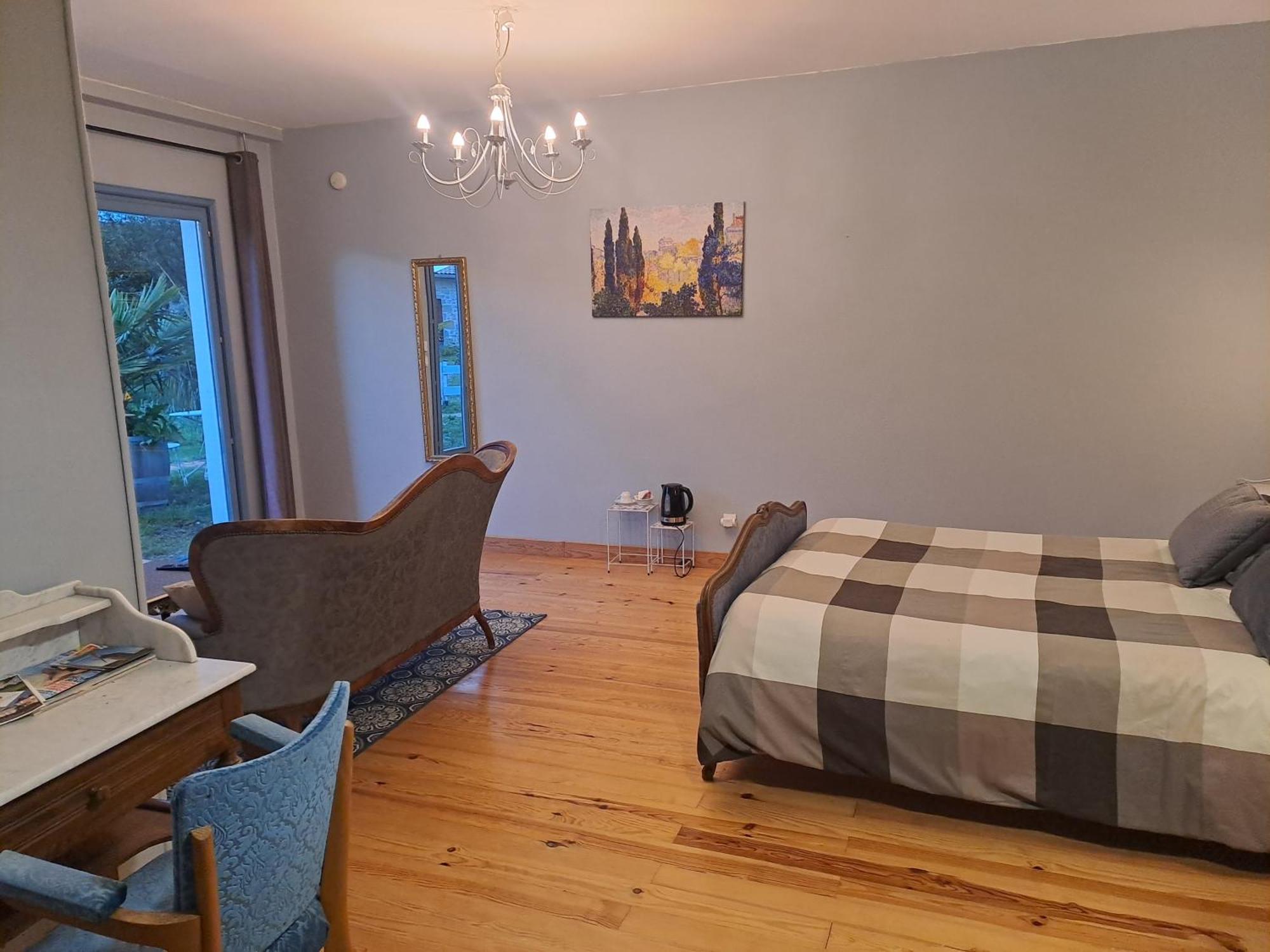 La Cadournaise Bed and Breakfast Saint-Seurin-de-Cadourne Exteriör bild