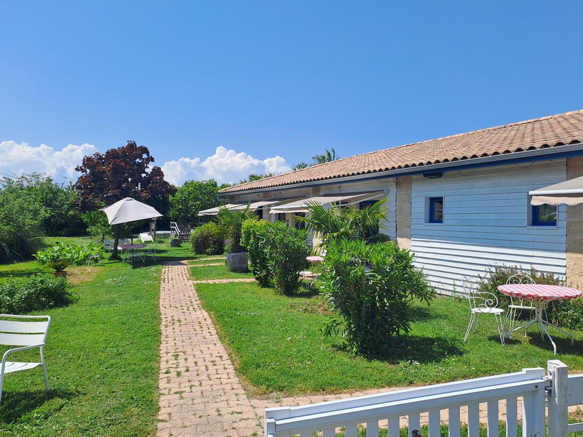 La Cadournaise Bed and Breakfast Saint-Seurin-de-Cadourne Exteriör bild